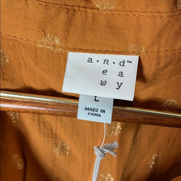 And away | Short Sleeve Blouse - Picture 4 of 6